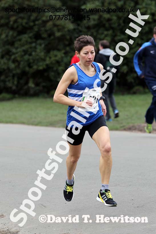 Sarah Wilkinson (Morpeth) 6th leg of the senior womens 6 stage relay, 2014 Northern 12 and 6 Stage Relays, Heaton Park, Manchester. Photo: David T. Hewitson/Sports for All Pics